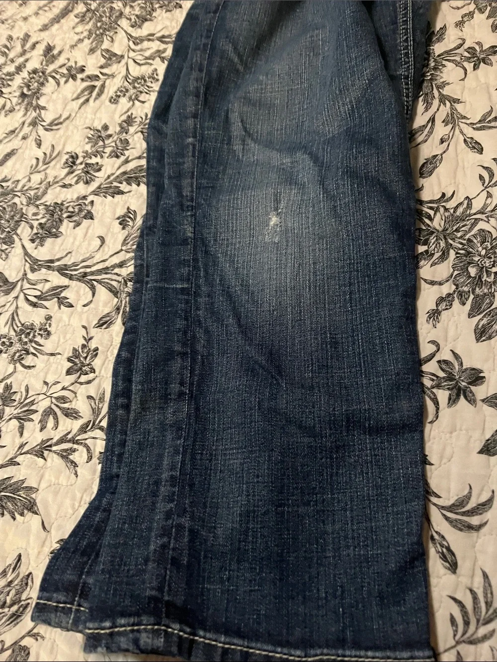 Silver Jeans Medium to Dark Blue Cropped Ankle Jeans